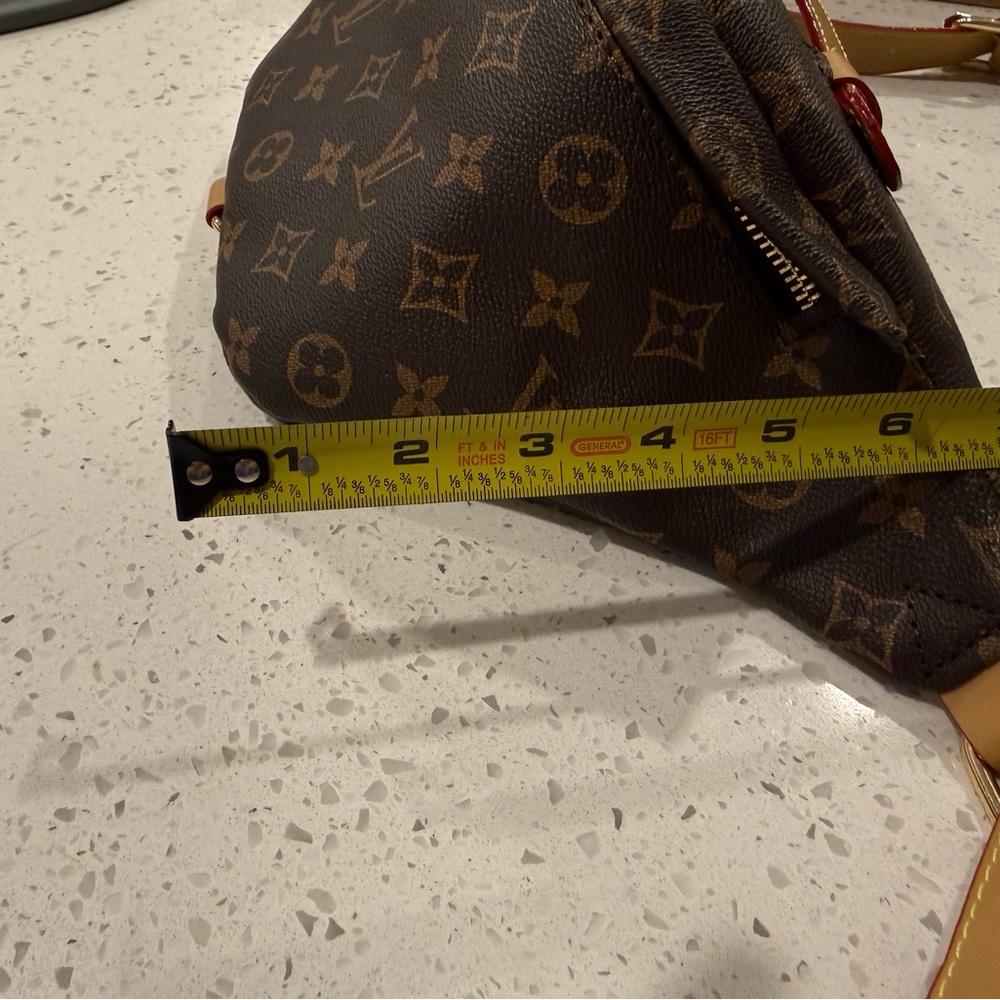 🤩Bumbag LV Monogram Crossbody - Picture 9 of 9
